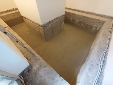 Sanace základů budovy